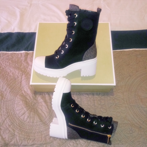 Michael Kors Corey Bootie - Picture 9 of 11